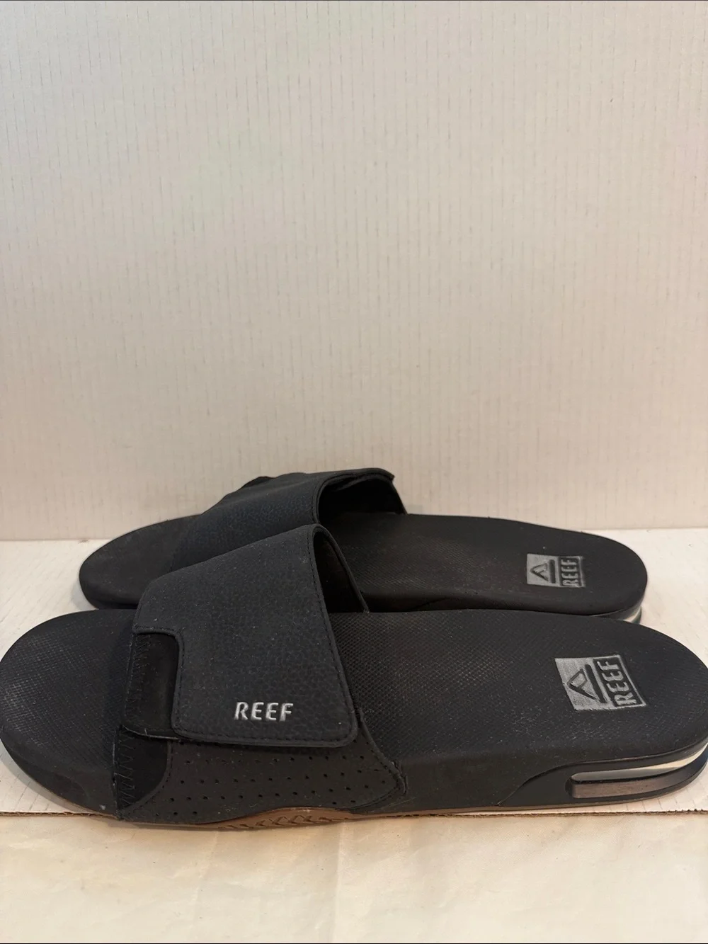 Reef Men’s Black Slide Fanning Sandals with Bottle Opener on the Sole (sz 14)